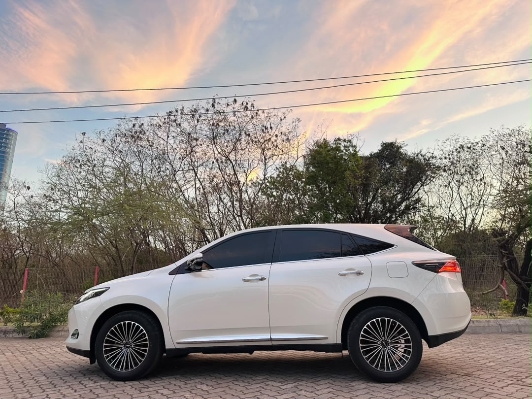 TOYOTA HARRIER thumbnail 9